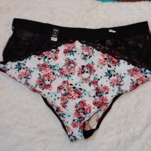 * TORRID BLACK AND IVORY FLORAL, HIGH WAIST, CHEEKY , SIZE 4
